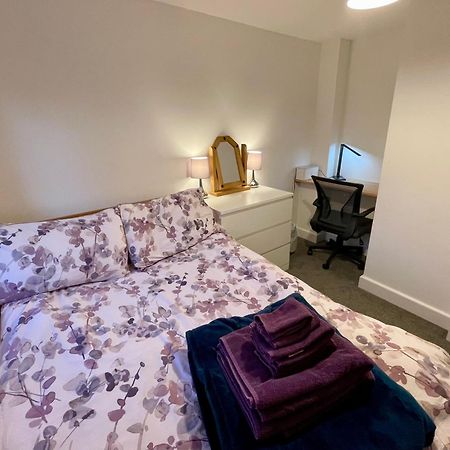 Vernon Place Town Centre, Vernon Cottage 3-Bed With Parking, 1A Vernon Court 2-Bed With Parking, 1B Studio No Parking, Off The High Street Next To Sandford Park Cheltenham Exteriör bild