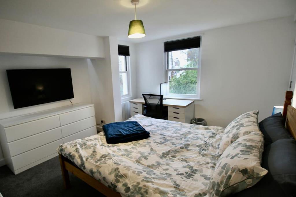 Vernon Place Town Centre, Vernon Cottage 3-Bed With Parking, 1A Vernon Court 2-Bed With Parking, 1B Studio No Parking, Off The High Street Next To Sandford Park Cheltenham Exteriör bild
