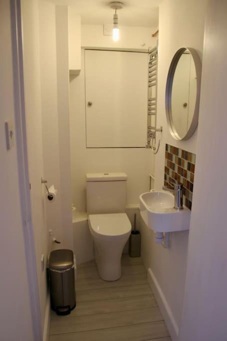 Vernon Place Town Centre, Vernon Cottage 3-Bed With Parking, 1A Vernon Court 2-Bed With Parking, 1B Studio No Parking, Off The High Street Next To Sandford Park Cheltenham Exteriör bild