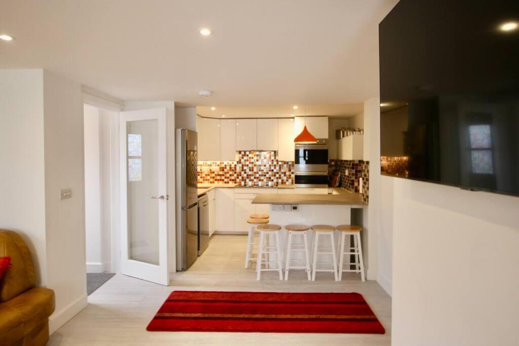 Vernon Place Town Centre, Vernon Cottage 3-Bed With Parking, 1A Vernon Court 2-Bed With Parking, 1B Studio No Parking, Off The High Street Next To Sandford Park Cheltenham Exteriör bild