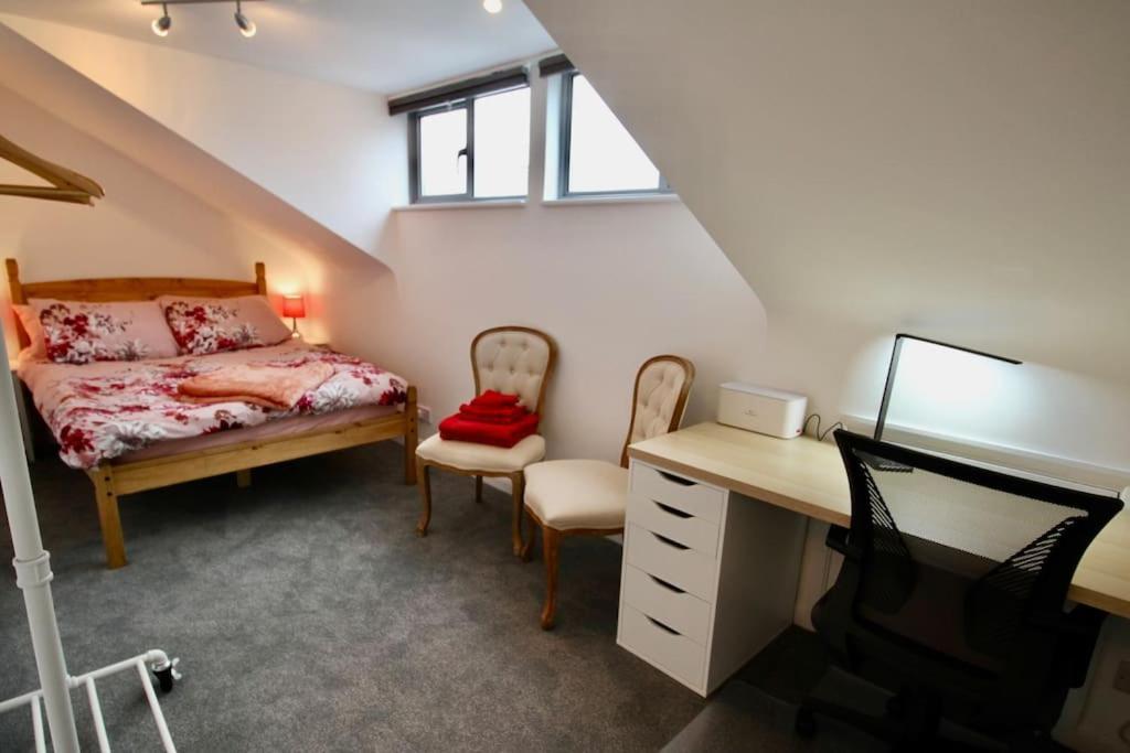 Vernon Place Town Centre, Vernon Cottage 3-Bed With Parking, 1A Vernon Court 2-Bed With Parking, 1B Studio No Parking, Off The High Street Next To Sandford Park Cheltenham Exteriör bild