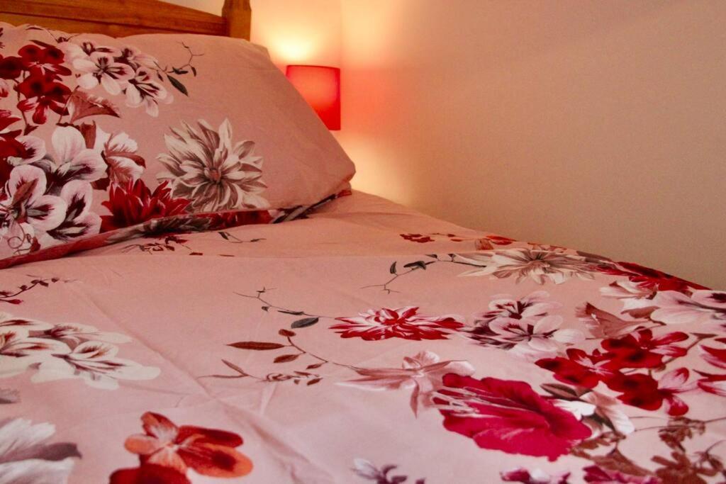 Vernon Place Town Centre, Vernon Cottage 3-Bed With Parking, 1A Vernon Court 2-Bed With Parking, 1B Studio No Parking, Off The High Street Next To Sandford Park Cheltenham Exteriör bild