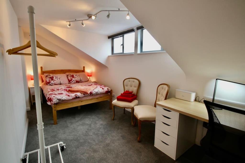 Vernon Place Town Centre, Vernon Cottage 3-Bed With Parking, 1A Vernon Court 2-Bed With Parking, 1B Studio No Parking, Off The High Street Next To Sandford Park Cheltenham Exteriör bild