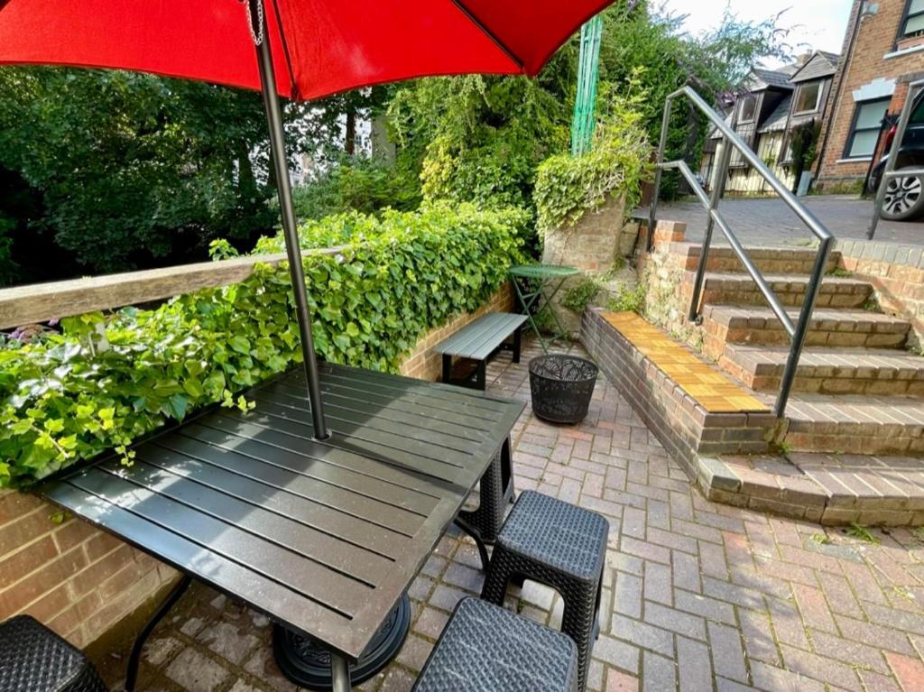 Vernon Place Town Centre, Vernon Cottage 3-Bed With Parking, 1A Vernon Court 2-Bed With Parking, 1B Studio No Parking, Off The High Street Next To Sandford Park Cheltenham Exteriör bild