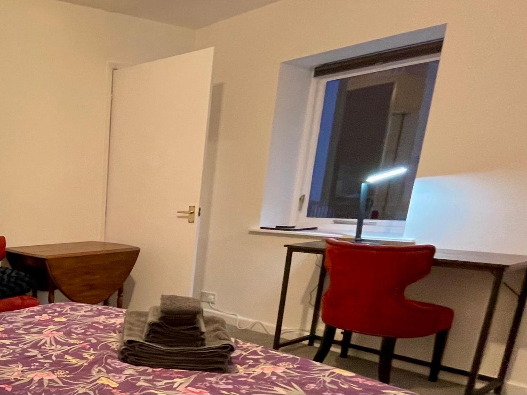 Vernon Place Town Centre, Vernon Cottage 3-Bed With Parking, 1A Vernon Court 2-Bed With Parking, 1B Studio No Parking, Off The High Street Next To Sandford Park Cheltenham Exteriör bild