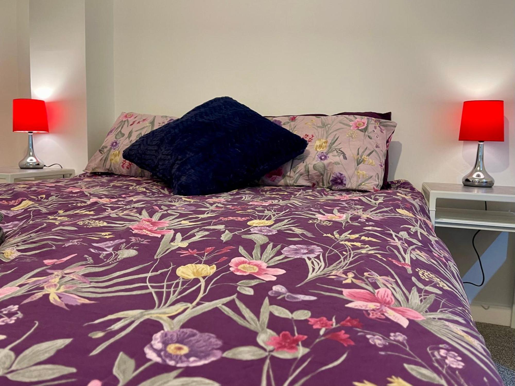 Vernon Place Town Centre, Vernon Cottage 3-Bed With Parking, 1A Vernon Court 2-Bed With Parking, 1B Studio No Parking, Off The High Street Next To Sandford Park Cheltenham Exteriör bild