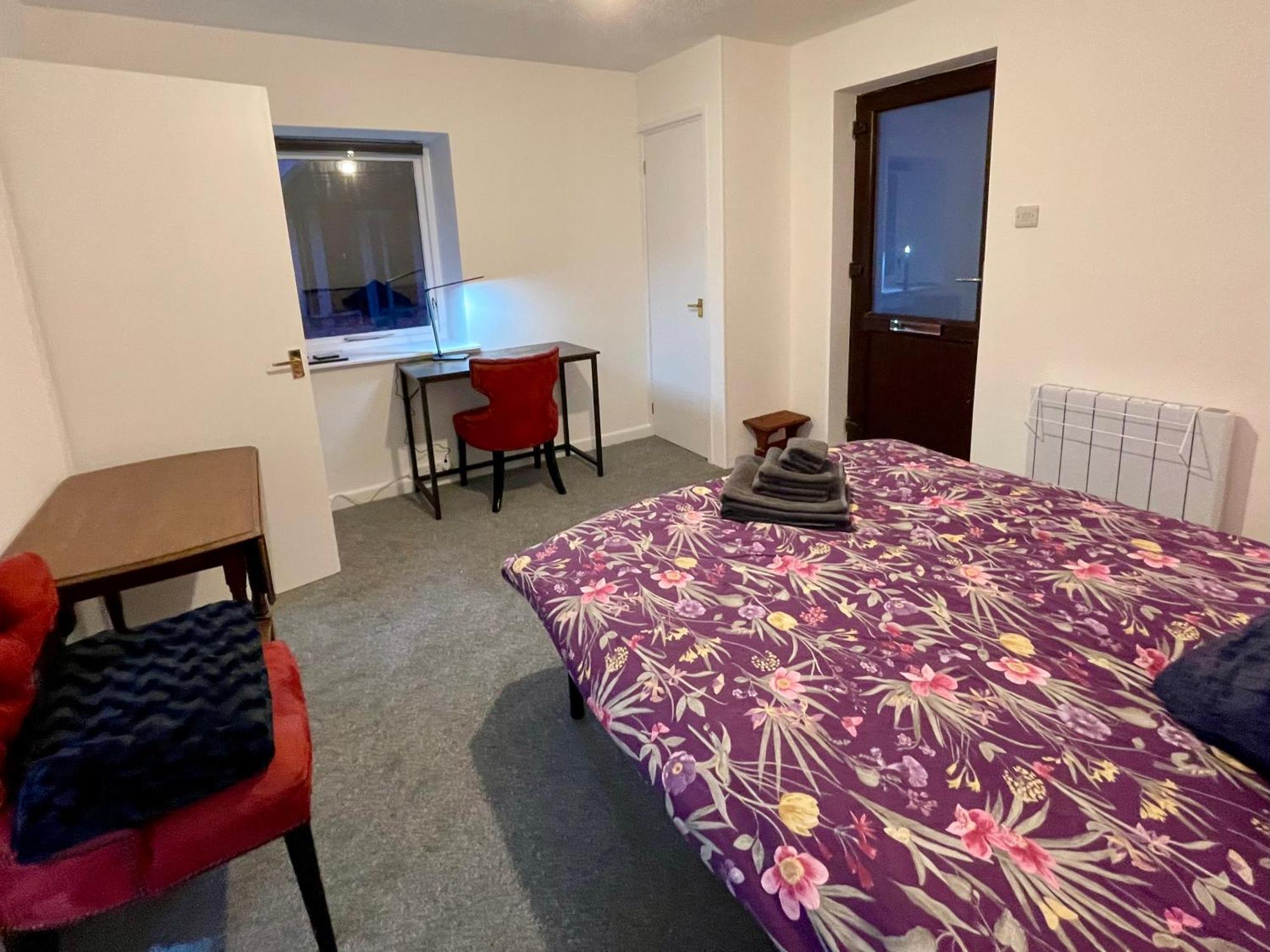 Vernon Place Town Centre, Vernon Cottage 3-Bed With Parking, 1A Vernon Court 2-Bed With Parking, 1B Studio No Parking, Off The High Street Next To Sandford Park Cheltenham Exteriör bild