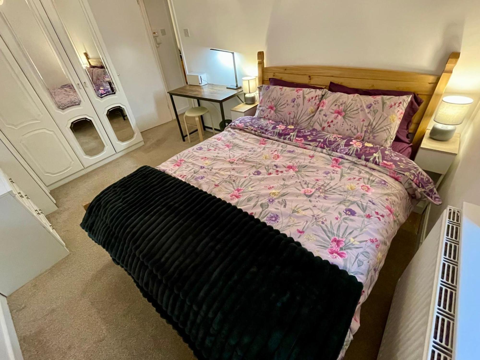 Vernon Place Town Centre, Vernon Cottage 3-Bed With Parking, 1A Vernon Court 2-Bed With Parking, 1B Studio No Parking, Off The High Street Next To Sandford Park Cheltenham Exteriör bild